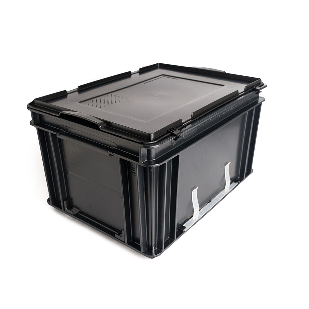 Plastic Container 4322A x3 (Lids Included)